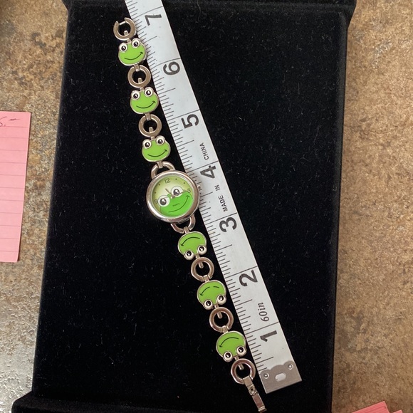 Frog watch, stainless steel w/green frog faces. For any frog lovers & adorable - Picture 11 of 11